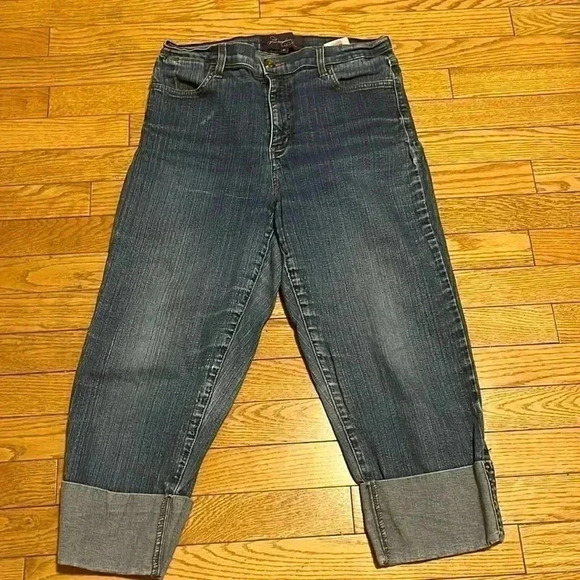 [12]NYDJ  Lift Tuck High Rise Wide Cuff Capri Crop Jeans - Picture 1 of 8